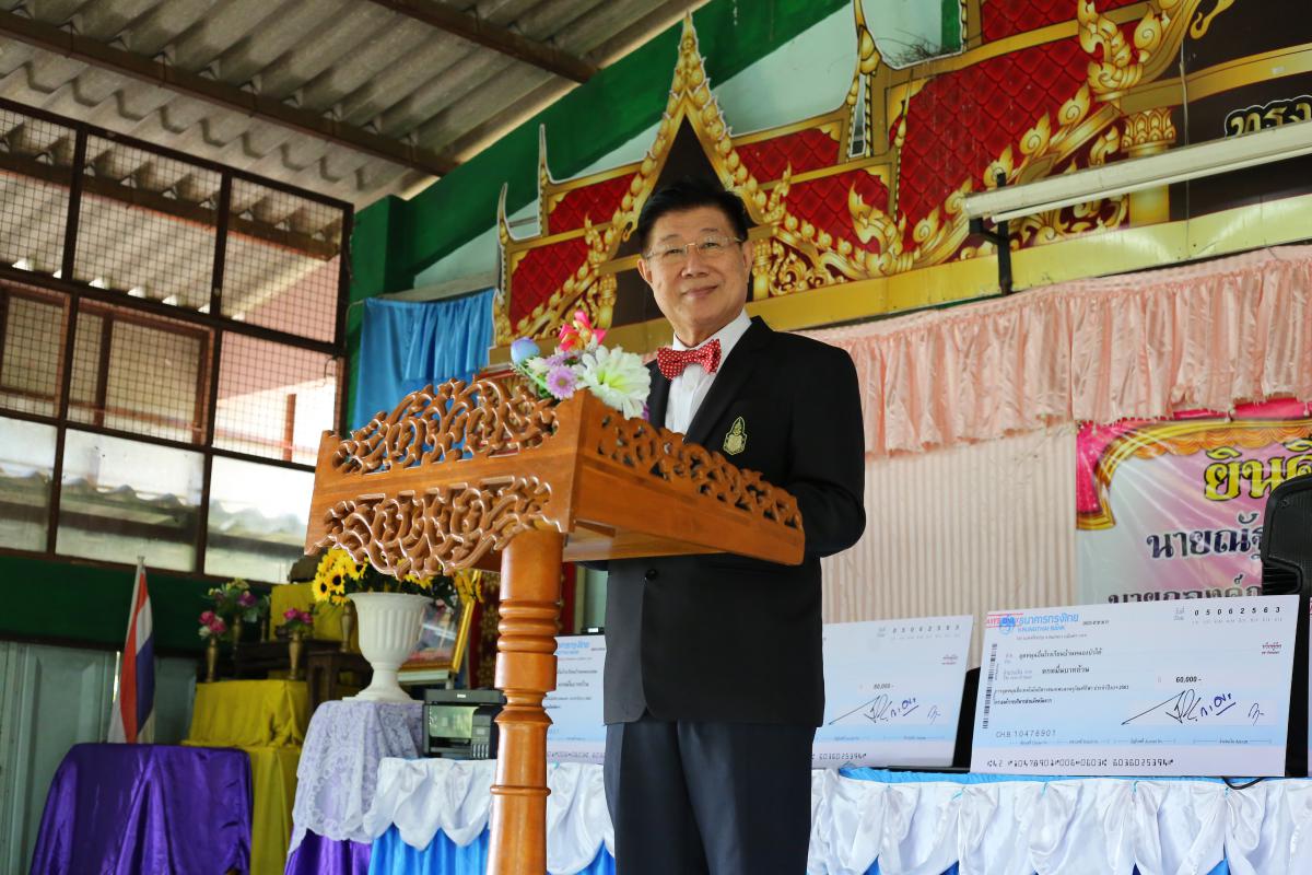 พิธีมอบสื่อการเรียนการสอน ประจำปีงบประมาณ พ.ศ. 2563 ณ โรงเรียนบ้านลานสาง