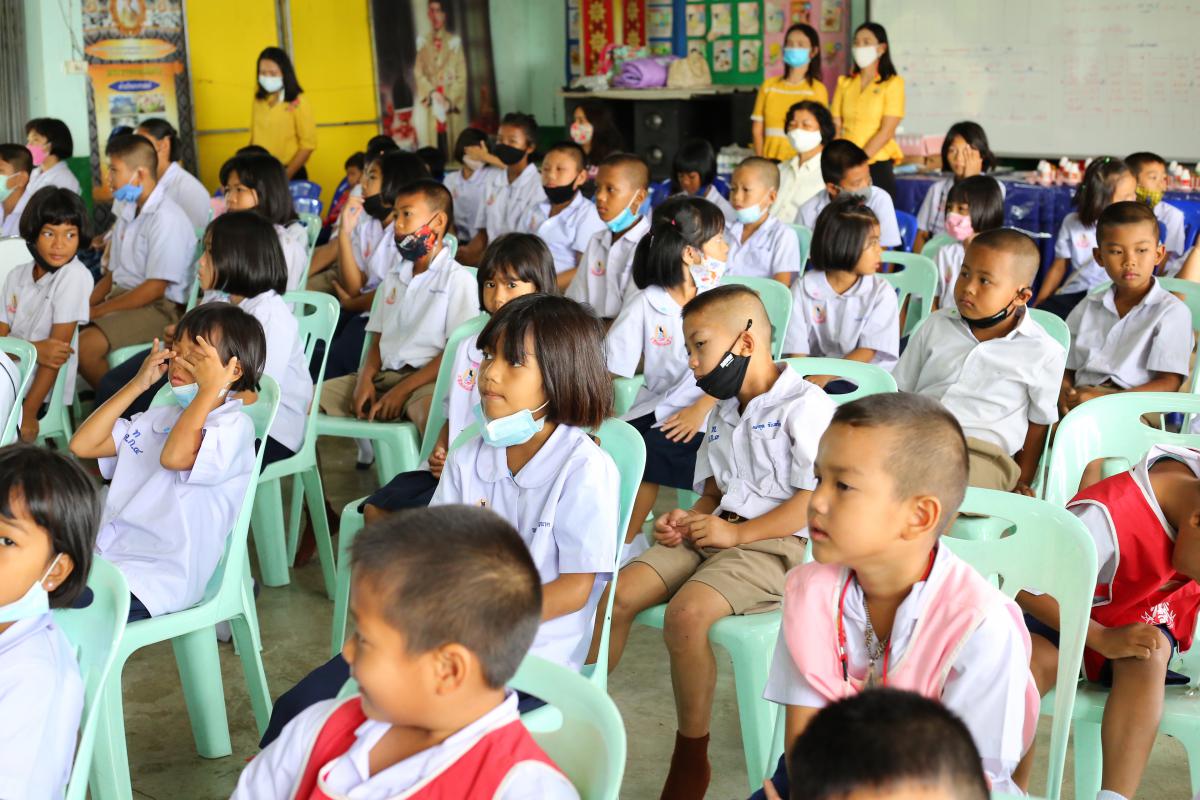 พิธีมอบสื่อการเรียนการสอน ประจำปีงบประมาณ พ.ศ. 2563 ณ โรงเรียนบ้านลานสาง