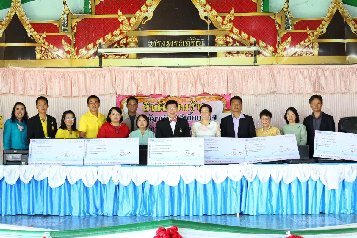 พิธีมอบสื่อการเรียนการสอน ประจำปีงบประมาณ พ.ศ. 2563 ณ โรงเรียนบ้านลานสาง