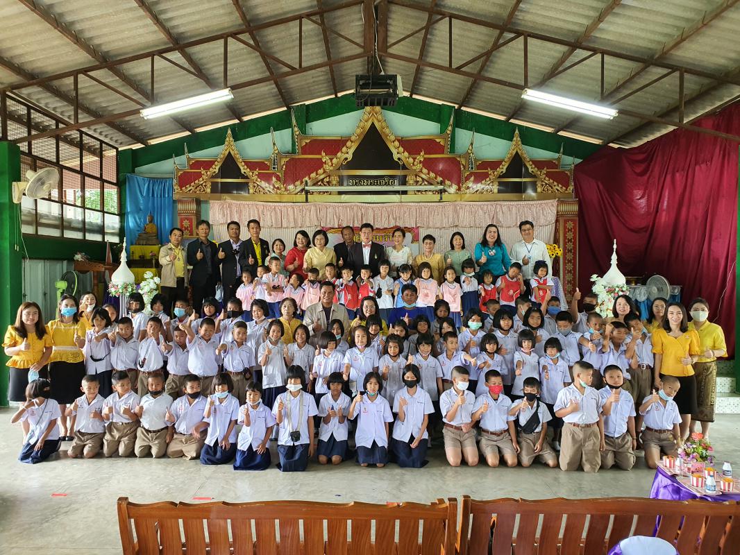 พิธีมอบสื่อการเรียนการสอน ประจำปีงบประมาณ พ.ศ. 2563 ณ โรงเรียนบ้านลานสาง