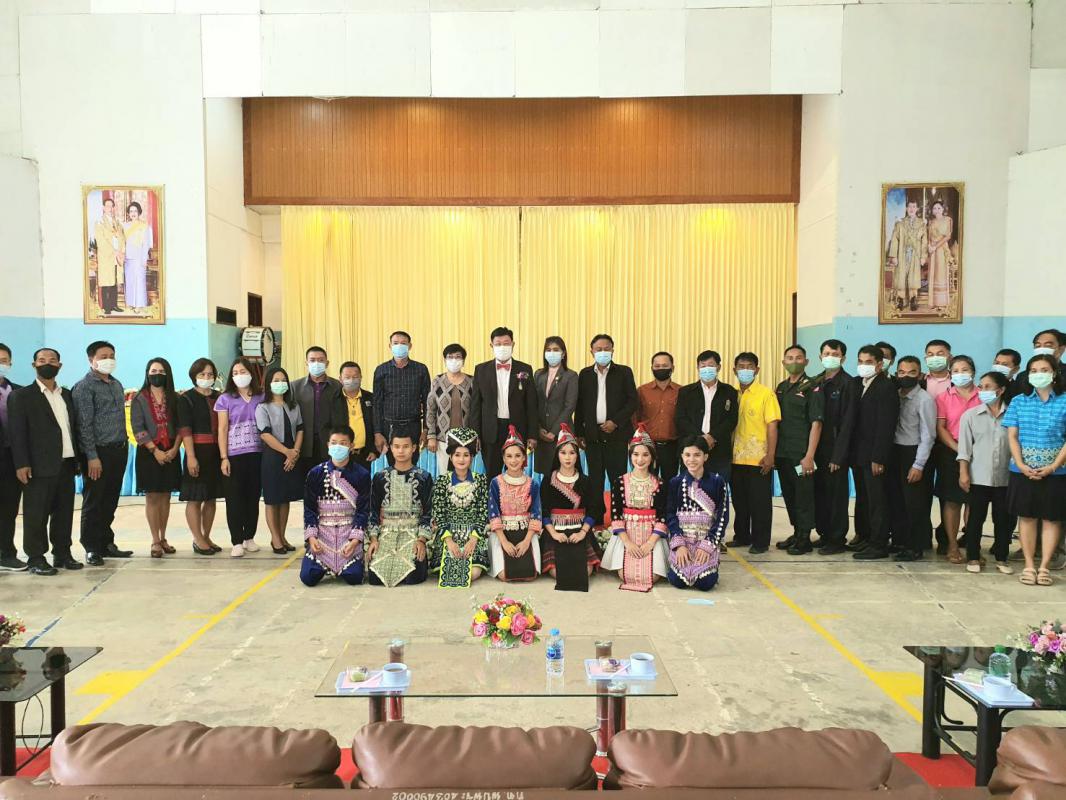 พิธีมอบสื่อการเรียนการสอน ประจำปีงบประมาณ พ.ศ. 2563 ให้แก่กลุ่มโรงเรียนอำเภอพบพระ และสำนักงานเทศบาลตำบลพบพระที่มีสถานศึกษาในสังกัด จำนวน 25 หน่วยงาน