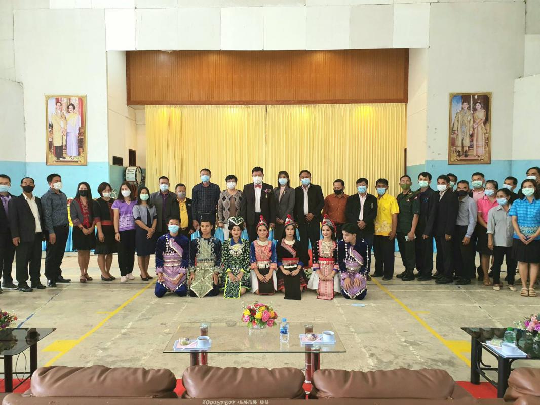 พิธีมอบสื่อการเรียนการสอน ประจำปีงบประมาณ พ.ศ. 2563 ให้แก่กลุ่มโรงเรียนอำเภอพบพระ และสำนักงานเทศบาลตำบลพบพระที่มีสถานศึกษาในสังกัด จำนวน 25 หน่วยงาน