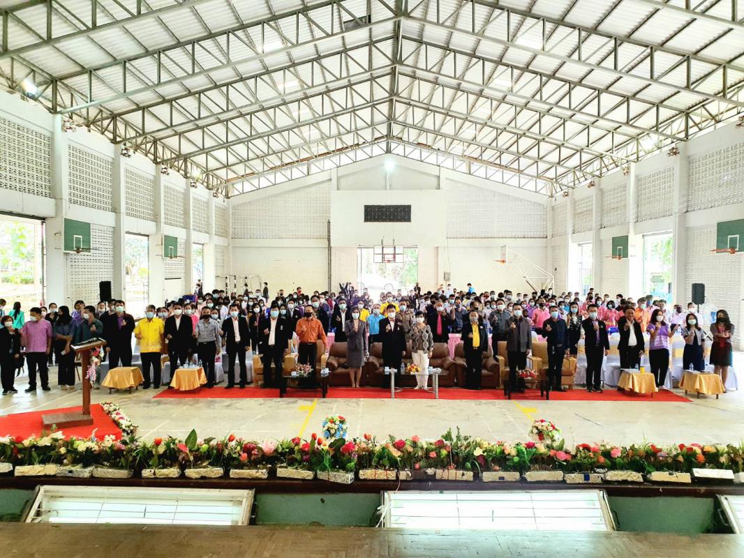 พิธีมอบสื่อการเรียนการสอน ประจำปีงบประมาณ พ.ศ. 2563 ให้แก่กลุ่มโรงเรียนอำเภอพบพระ และสำนักงานเทศบาลตำบลพบพระที่มีสถานศึกษาในสังกัด จำนวน 25 หน่วยงาน