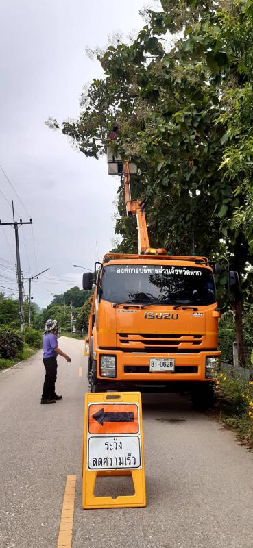 สำนักการช่าง องค์การบริหารส่วนจังหวัดตาก ลงพื้นที่ปฏิบัติงานสำรวจและซ่อมแซมระบบไฟฟ้าแสงสว่าง