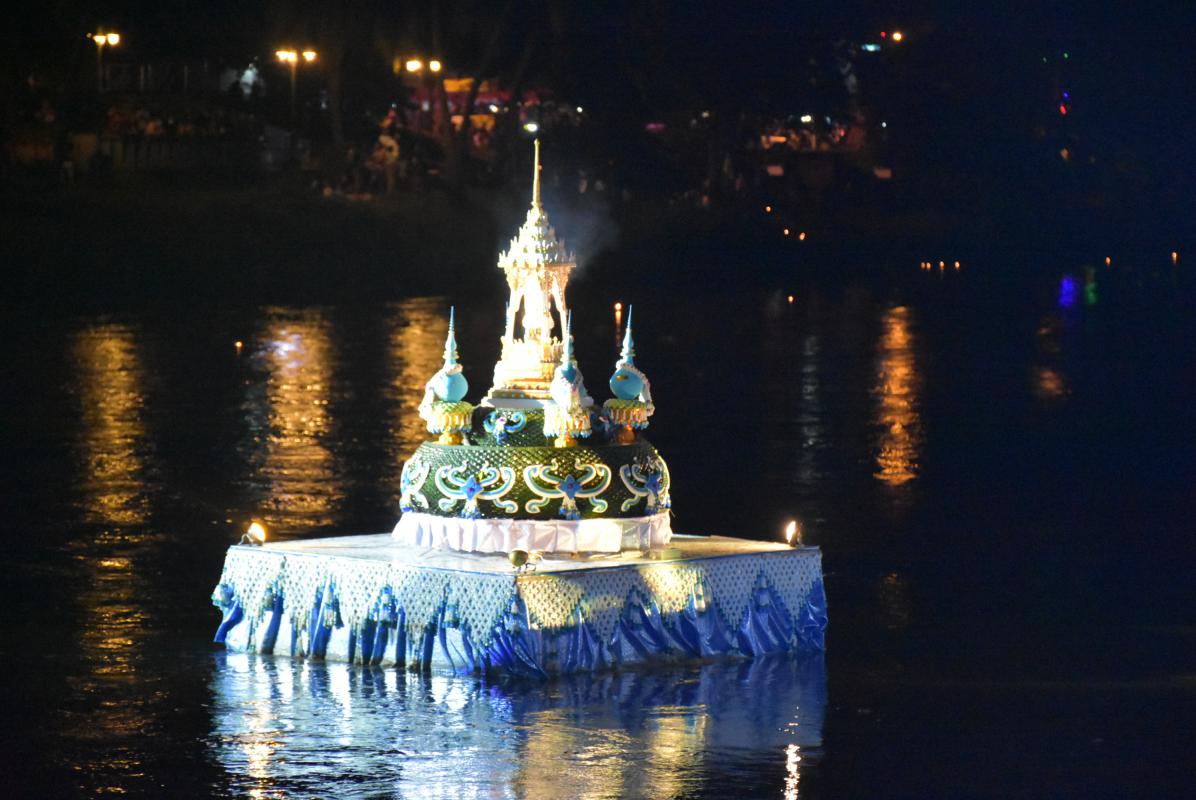 ร่วมงานประเพณีลอยกระทงสายไหลประทีป 1000 ดวง จังหวัดตาก ประจำปี 2563