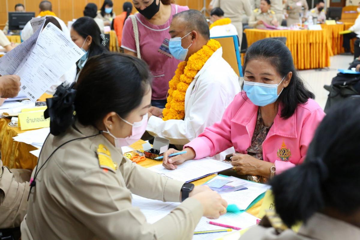 ภาพบรรยากาศวันแรกของการเปิดรับสมัครเลือกตั้งสมาชิกสภาองค์การบริหารส่วนจังหวัดตาก และนายกองค์การบริหารส่วนจังหวัดตาก