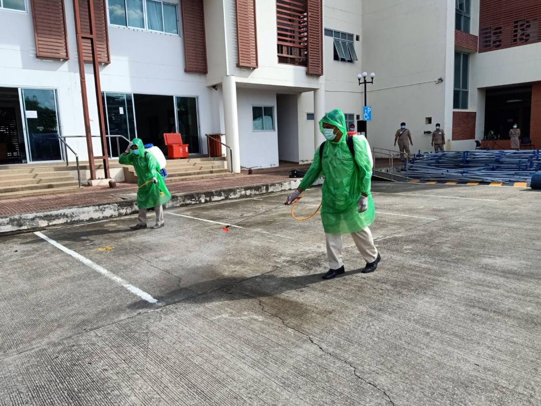 ดำเนินการทำความสะอาด หลังการปิดรับสมัครเลือกตั้งในวันแรก วันที่ 2 พ.ย. 63 เพื่อป้องกันการแพร่ระบาดของโรคติดเชื้อไวรัสโคโรนา 2019 และเตรียมความพร้อมสำหรับการเปิดรับสมัครในวันถัดไป