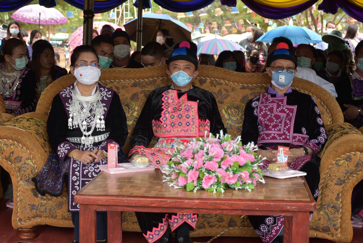 ร่วมพิธีเปิดงานสืบสานประเพณีปีใหม่ม้ง อำเภอพบพระ ประจำปีงบประมาณ 2564