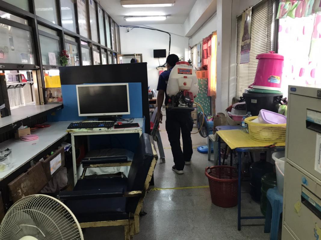 ดำเนินการล้างทำความสะอาด เพื่อลดการสะสมของเชื้อโรค ณ บริเวณสถานีขนส่งผู้โดยสารจังหวัดตาก และเครื่องออกกำลังกายกลางแจ้ง สนามกีฬา อบจ.ตาก