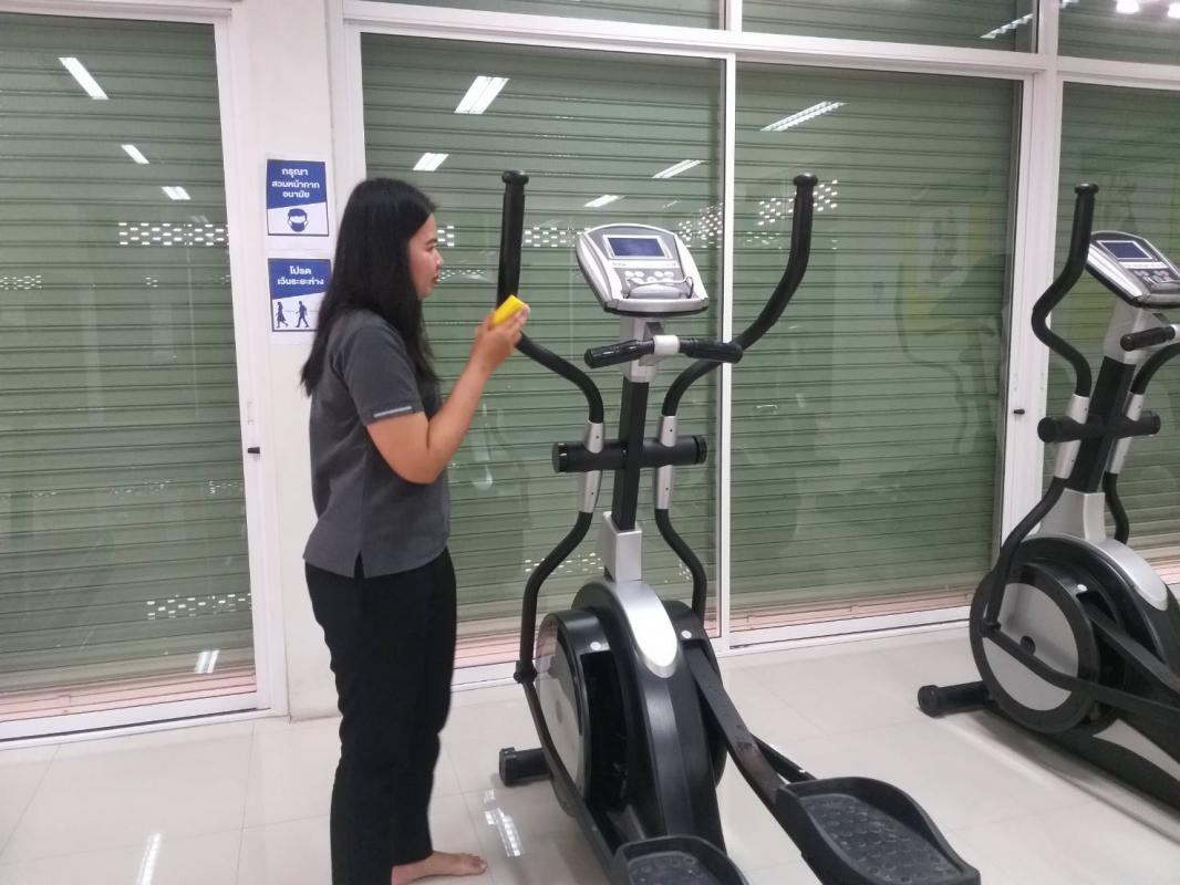 ดำเนินการฉีดพ่นน้ำยาฆ่าเชื้อโรคและทำความสะอาดทุกวันพุธ ในพื้นที่ให้บริการสาธารณะ