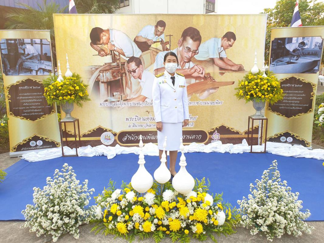 ร่วมพิธีวางพานพุ่มดอกไม้สดถวายราชสักการะ พระบาทสมเด็จพระบรมชนากาธิเบศร มหาภูมิพลอดุลยเดชมหาราช "พระบิดาแห่งมาตรฐานการช่างไทย" เนื่องในวันมาตรฐานฝีมือแรงงานแห่งชาติ