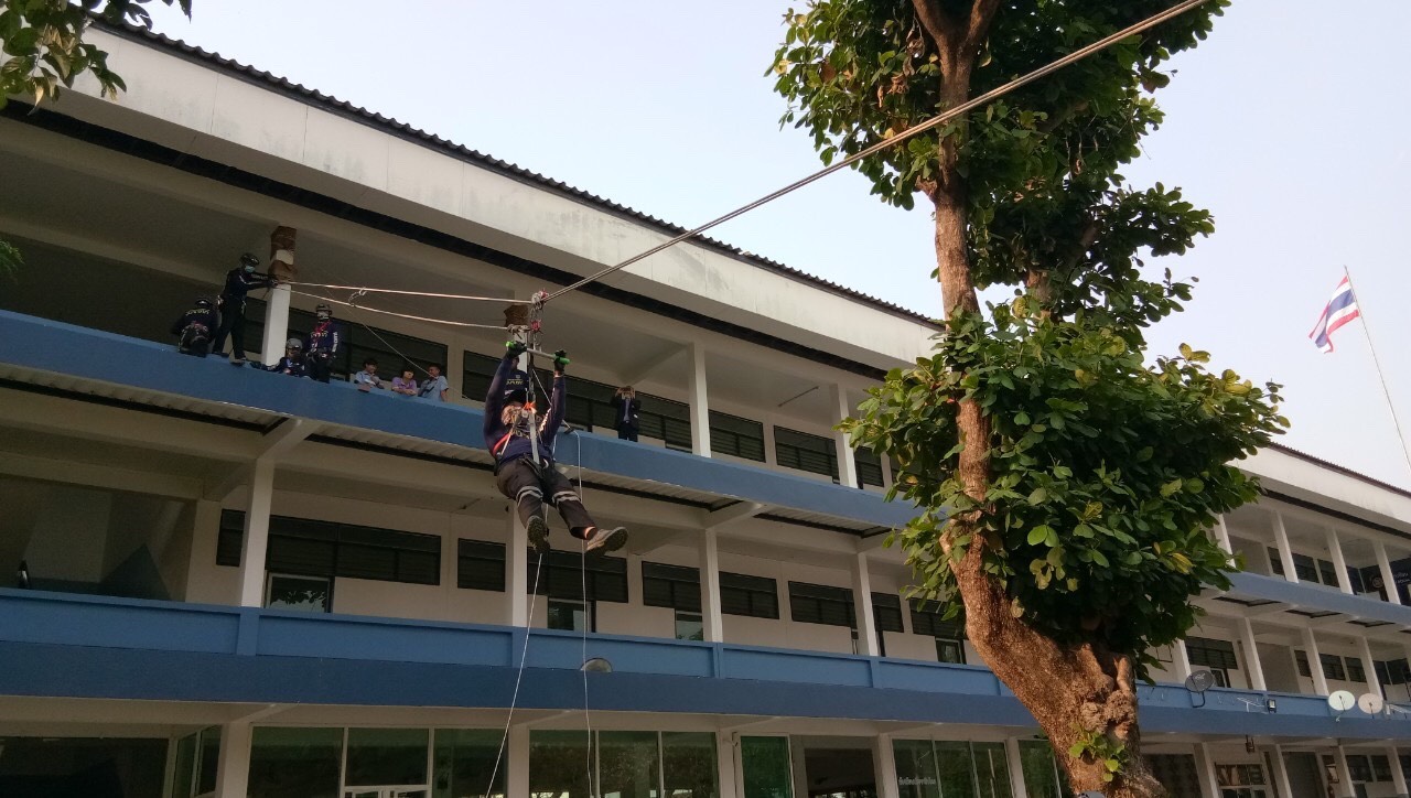 ดำเนินการปฏิบัติหน้าที่วิทยากร พร้อมทั้งสอนวิธีปฏิบัติสำหรับการรับมือสถานการณ์ภัยพิบัติ