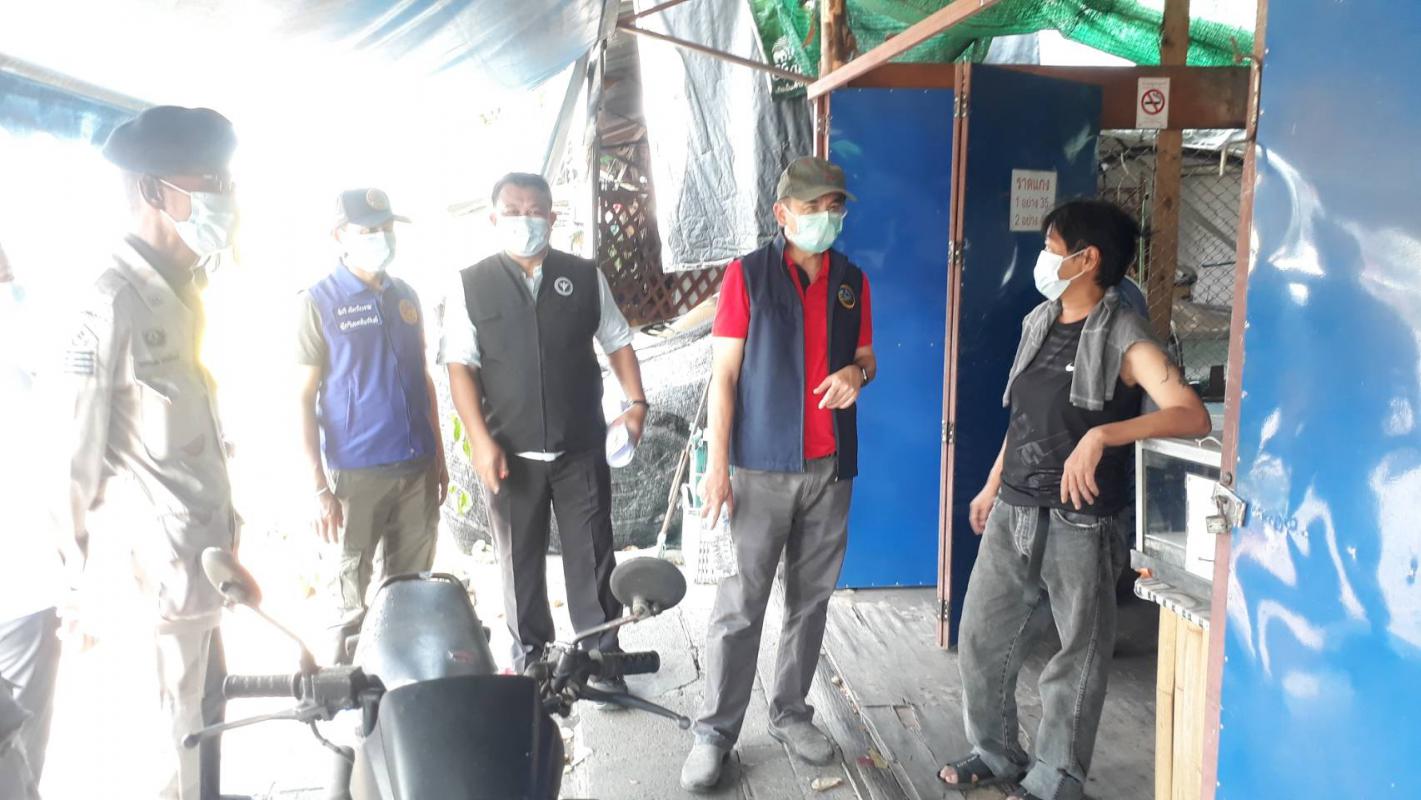 ลงพื้นที่ตรวจสอบดูแลความสงบเรียบร้อย และขอความร่วมมือดำเนินการปฏิบัติตามมาตรการของจังหวัดตาก