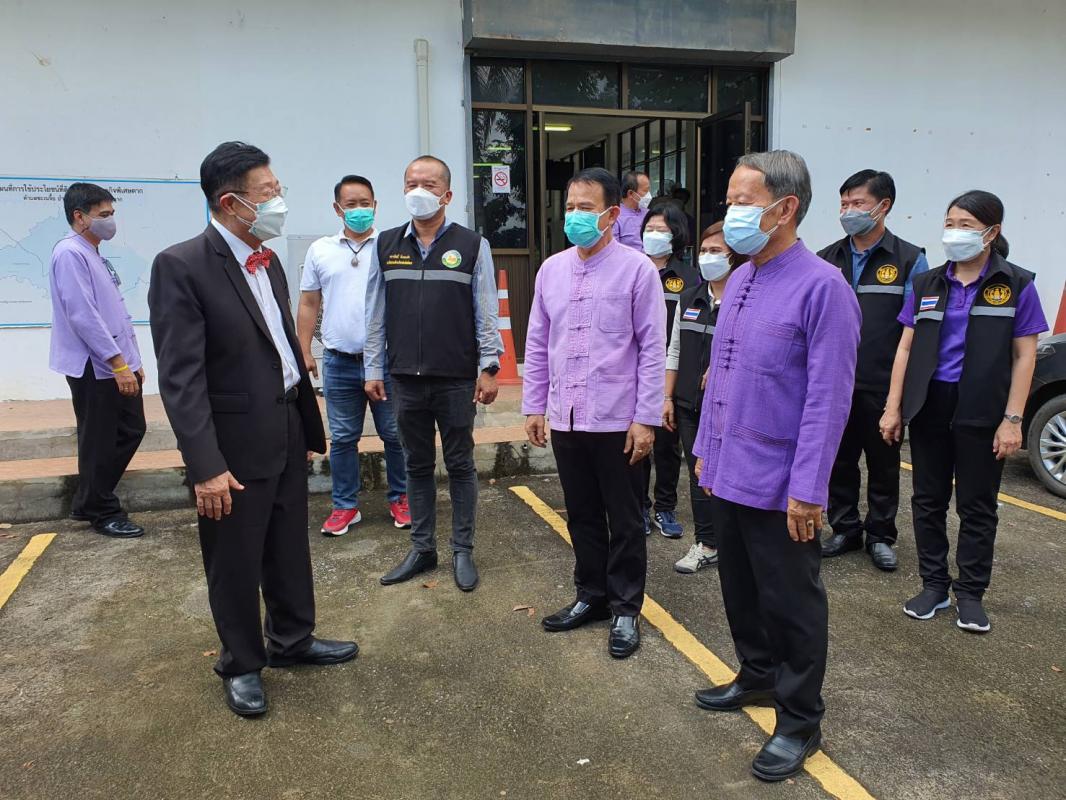 นายก อบจ.ตาก นำทีมลงพื้นที่ส่งมอบวัสดุอุปกรณ์ทางการแพทย์ ณ อำเภอแม่ระมาด จังหวัดตาก