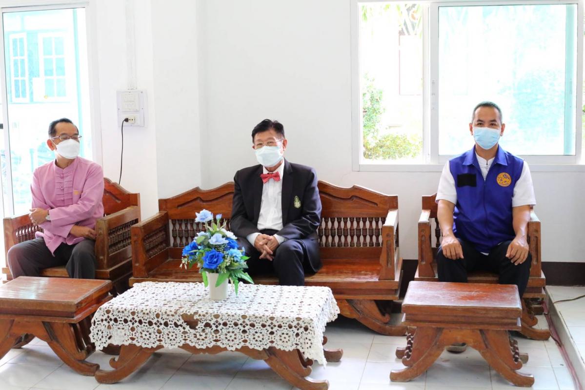 นายก อบจ.ตาก นำทีมลงพื้นที่ส่งมอบวัสดุอุปกรณ์ทางการแพทย์ ณ อำเภอท่าสองยาง จังหวัดตาก