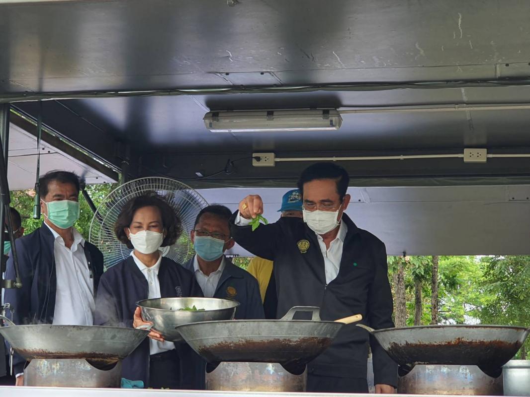 นายกณัฐวุฒิ และ สส.ธนัสถ์ ร่วมต้อนรับ นายกรัฐมนตรีที่สุโขทัย พร้อมรายงานปัญหาน้ำท่วมจังหวัดตากและหารือแนวทางแก้ไข