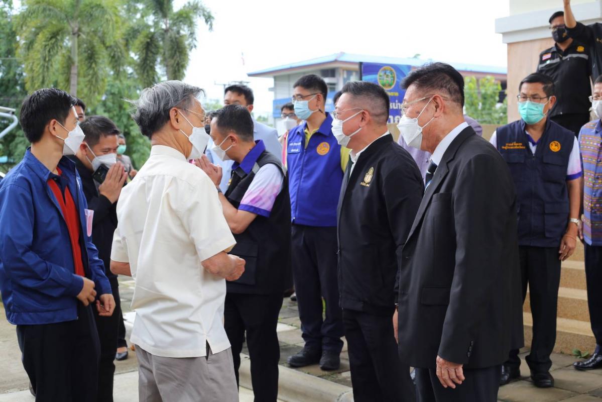นายก อบจ.ตากร่วมต้อนรับนายชวน หลีกภัย ประธานรัฐสภา ลงพื้นที่มอบหน้ากากอนามัย และนมผงสำหรับเด็ก