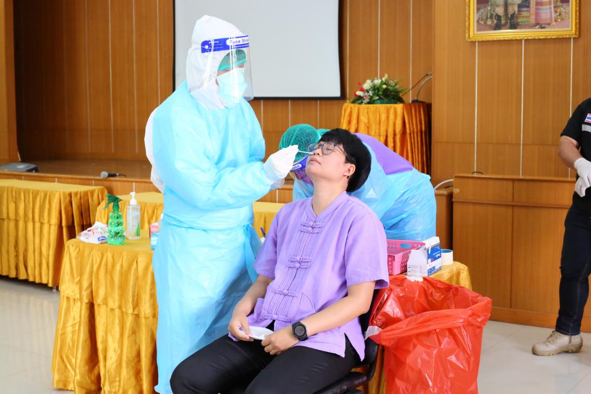 นายก อบจ.ตาก จัดโครงการตรวจคัดกรองด้วยชุดตรวจ Antigen Test Kit (ATK) ของบุคลากรองค์การบริหารส่วนจังหวัดตาก