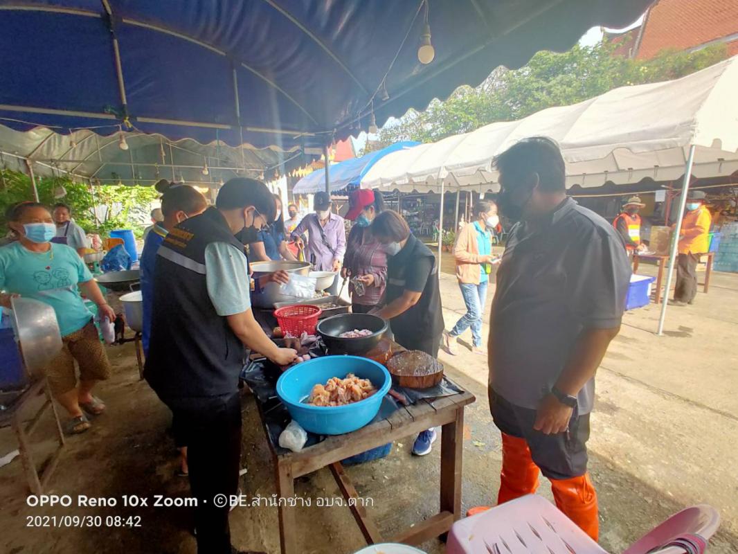 ลงพื้นที่ติดตามสถานการณ์น้ำท่วม และนำรถน้ำไปบริการช่วยเหลือประชาชน เพื่อการอุปโภคบริโภค ในพื้นที่อำเภออุ้มผาง