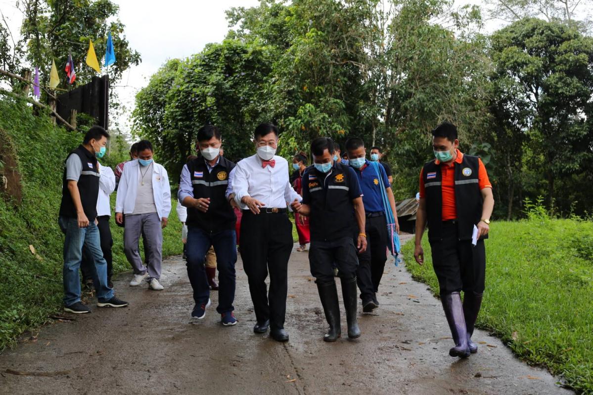 นายก อบจ.ตาก ลงพื้นที่ตรวจการก่อสร้างสะพานข้ามลำห้วย ในพื้นที่ อำเภออุ้มผา