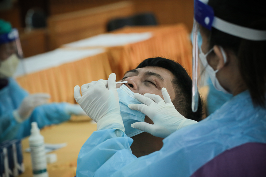 อบจ.ตาก ตรวจคัดกรองด้วยชุดตรวจ Atigen Test Kid (ATK) ให้แก่บุคลากรในสังกัด ตามนโยบาย นายก อบจ.ตาก เพื่อป้องกันการแพร่ระบาดของโรค covid-19