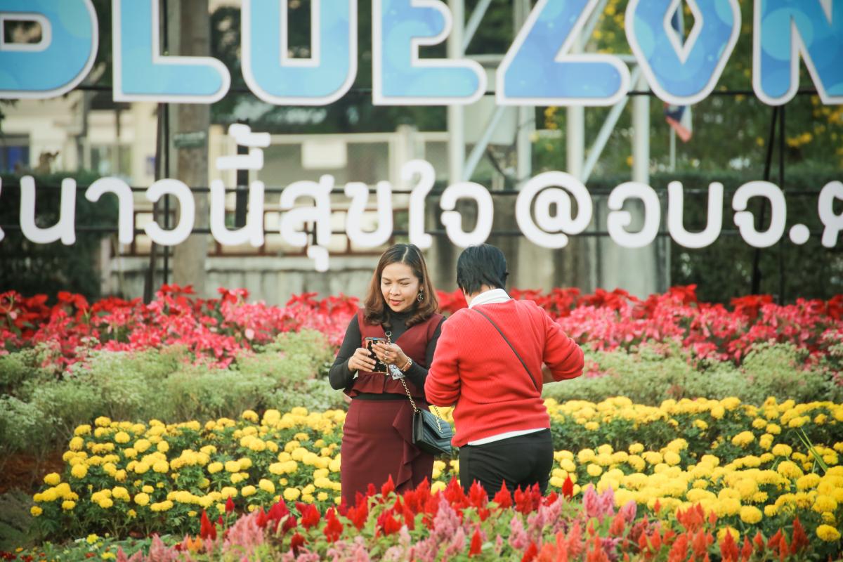 ภาพบรรยากาศพิธีเปิดโครงการกิจกรรมส่งเสริมการท่องเที่ยวจังหวัดตาก ประจำปีงบประมาณ พ.ศ. 2565 Tak Tourism Festival 2022 “ เที่ยวตากแสนสุขใจ ชมสวน ฟังเสียง เพลินแสง รับลมหนาว 9 อำเภอ ”