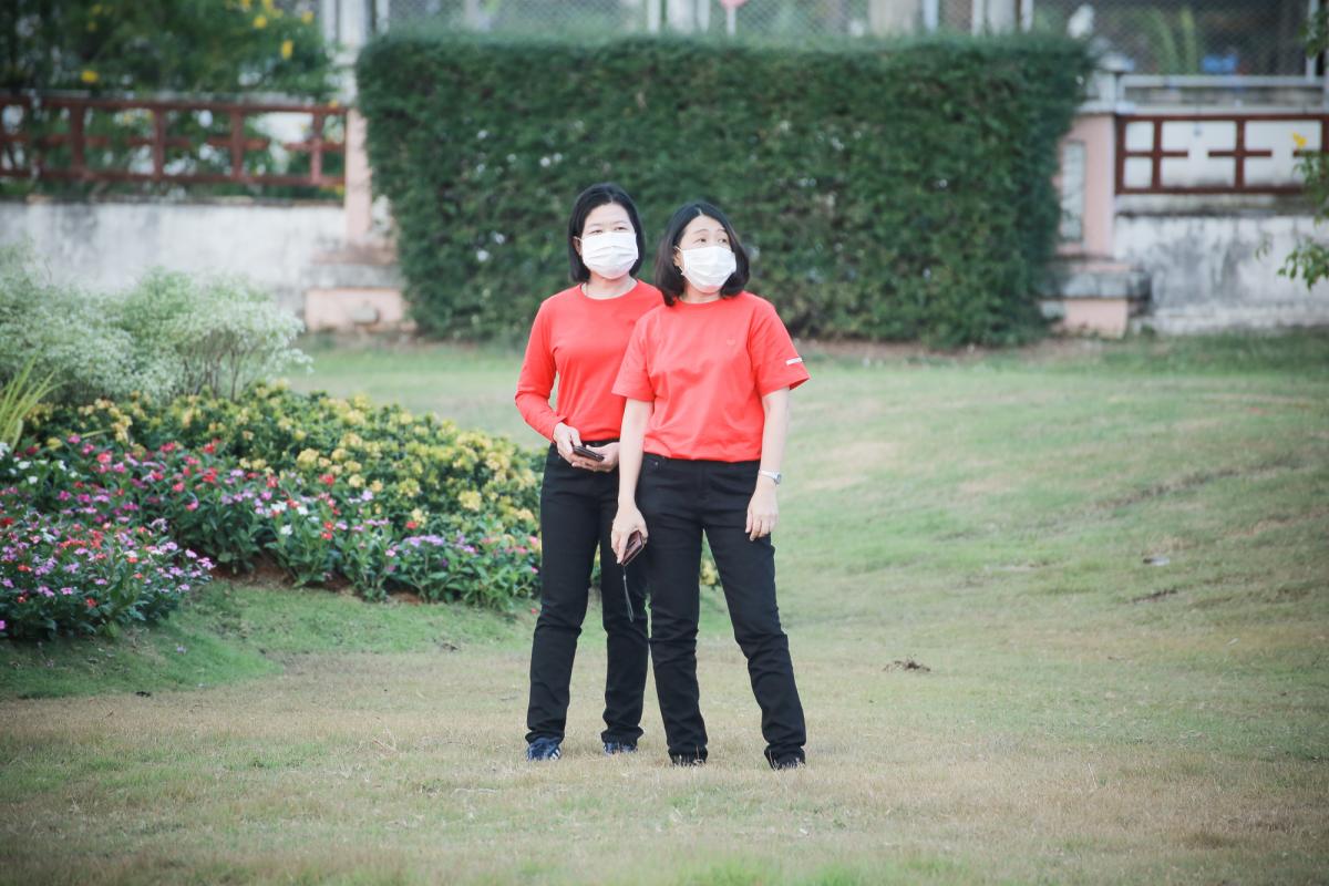 ภาพบรรยากาศพิธีเปิดโครงการกิจกรรมส่งเสริมการท่องเที่ยวจังหวัดตาก ประจำปีงบประมาณ พ.ศ. 2565 Tak Tourism Festival 2022 “ เที่ยวตากแสนสุขใจ ชมสวน ฟังเสียง เพลินแสง รับลมหนาว 9 อำเภอ ”