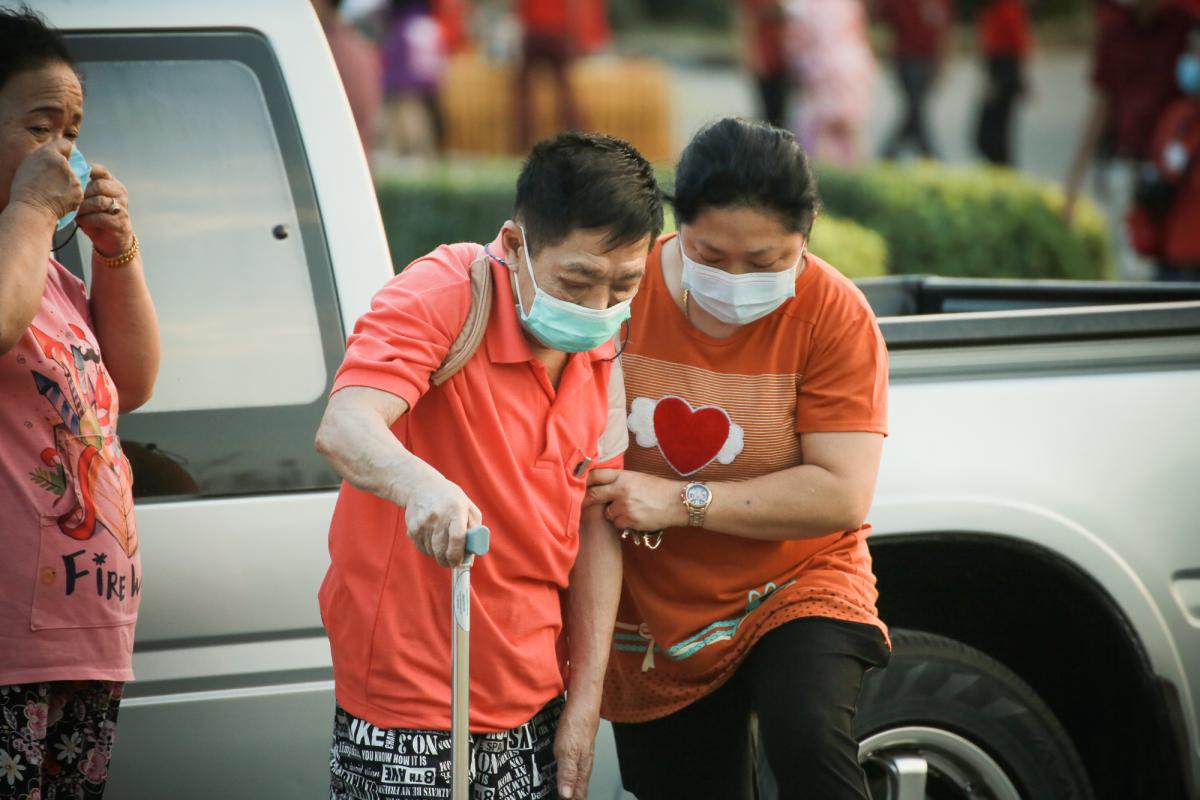 ภาพบรรยากาศพิธีเปิดโครงการกิจกรรมส่งเสริมการท่องเที่ยวจังหวัดตาก ประจำปีงบประมาณ พ.ศ. 2565 Tak Tourism Festival 2022 “ เที่ยวตากแสนสุขใจ ชมสวน ฟังเสียง เพลินแสง รับลมหนาว 9 อำเภอ ”