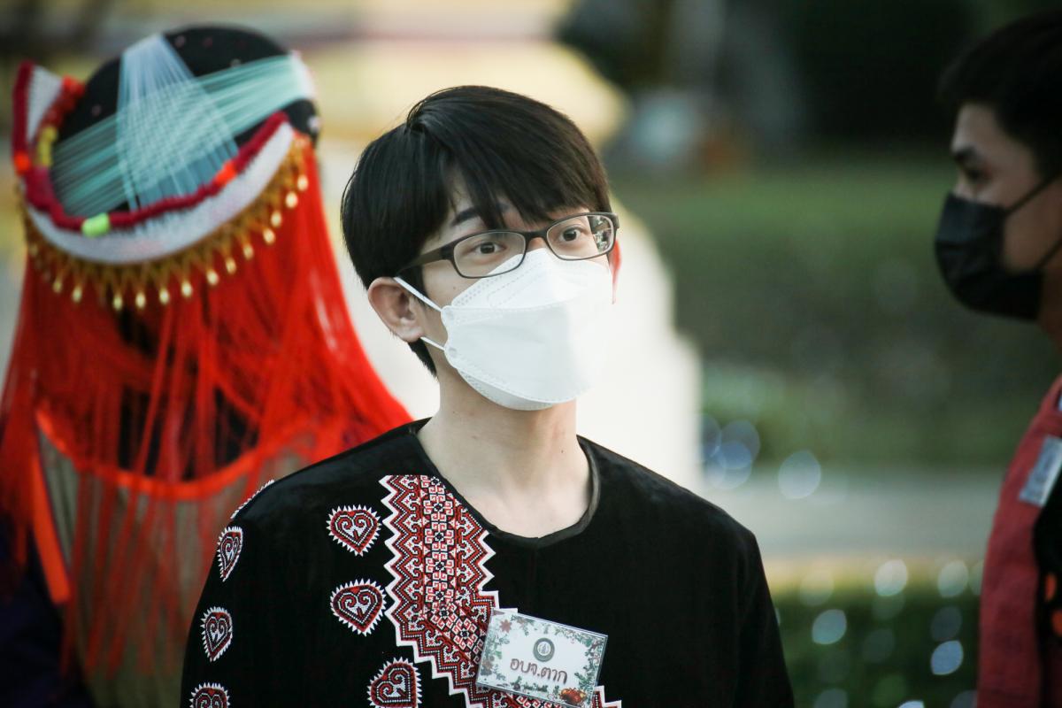 ภาพบรรยากาศพิธีเปิดโครงการกิจกรรมส่งเสริมการท่องเที่ยวจังหวัดตาก ประจำปีงบประมาณ พ.ศ. 2565 Tak Tourism Festival 2022 “ เที่ยวตากแสนสุขใจ ชมสวน ฟังเสียง เพลินแสง รับลมหนาว 9 อำเภอ ”