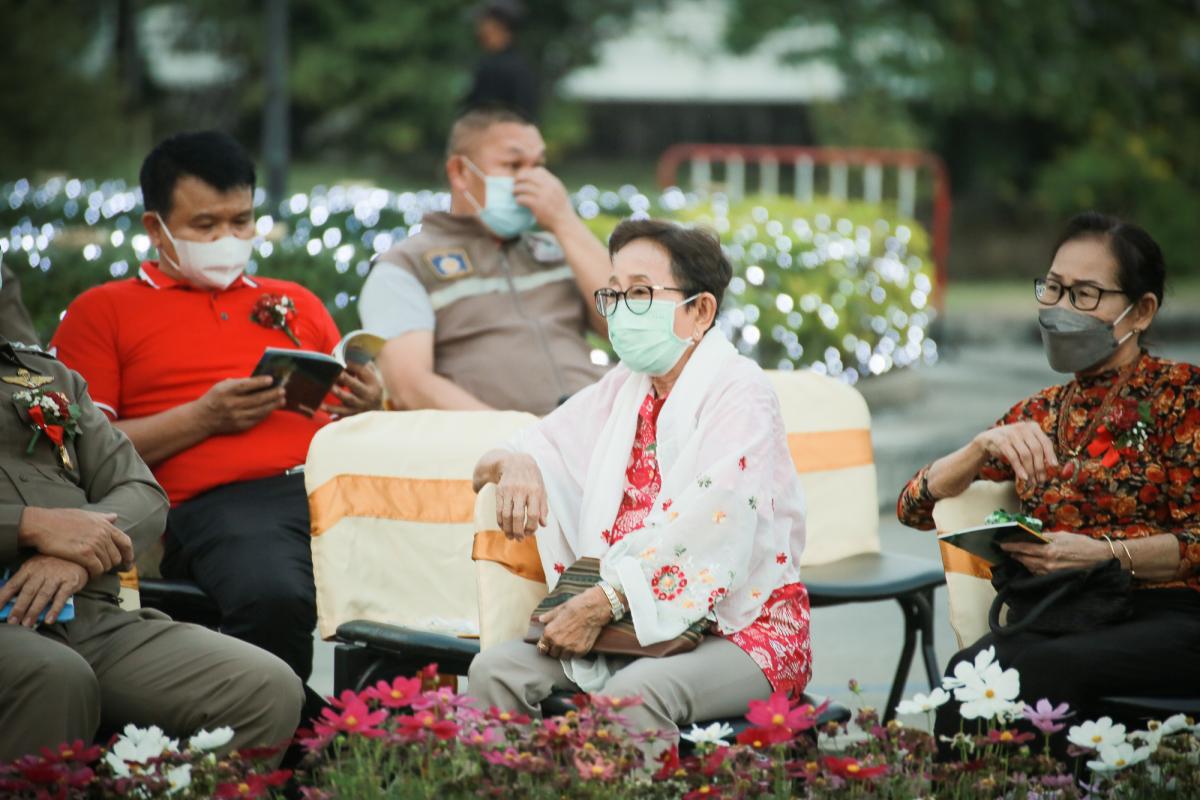 ภาพบรรยากาศพิธีเปิดโครงการกิจกรรมส่งเสริมการท่องเที่ยวจังหวัดตาก ประจำปีงบประมาณ พ.ศ. 2565 Tak Tourism Festival 2022 “ เที่ยวตากแสนสุขใจ ชมสวน ฟังเสียง เพลินแสง รับลมหนาว 9 อำเภอ ”