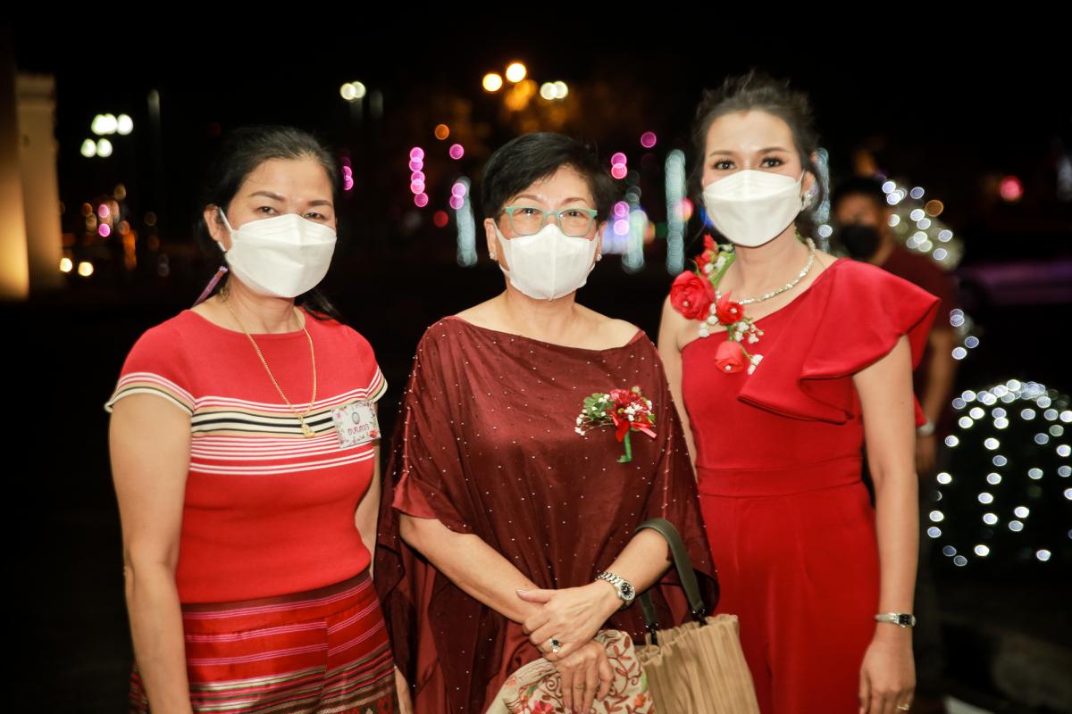 ภาพบรรยากาศพิธีเปิดโครงการกิจกรรมส่งเสริมการท่องเที่ยวจังหวัดตาก ประจำปีงบประมาณ พ.ศ. 2565 Tak Tourism Festival 2022 “ เที่ยวตากแสนสุขใจ ชมสวน ฟังเสียง เพลินแสง รับลมหนาว 9 อำเภอ ”