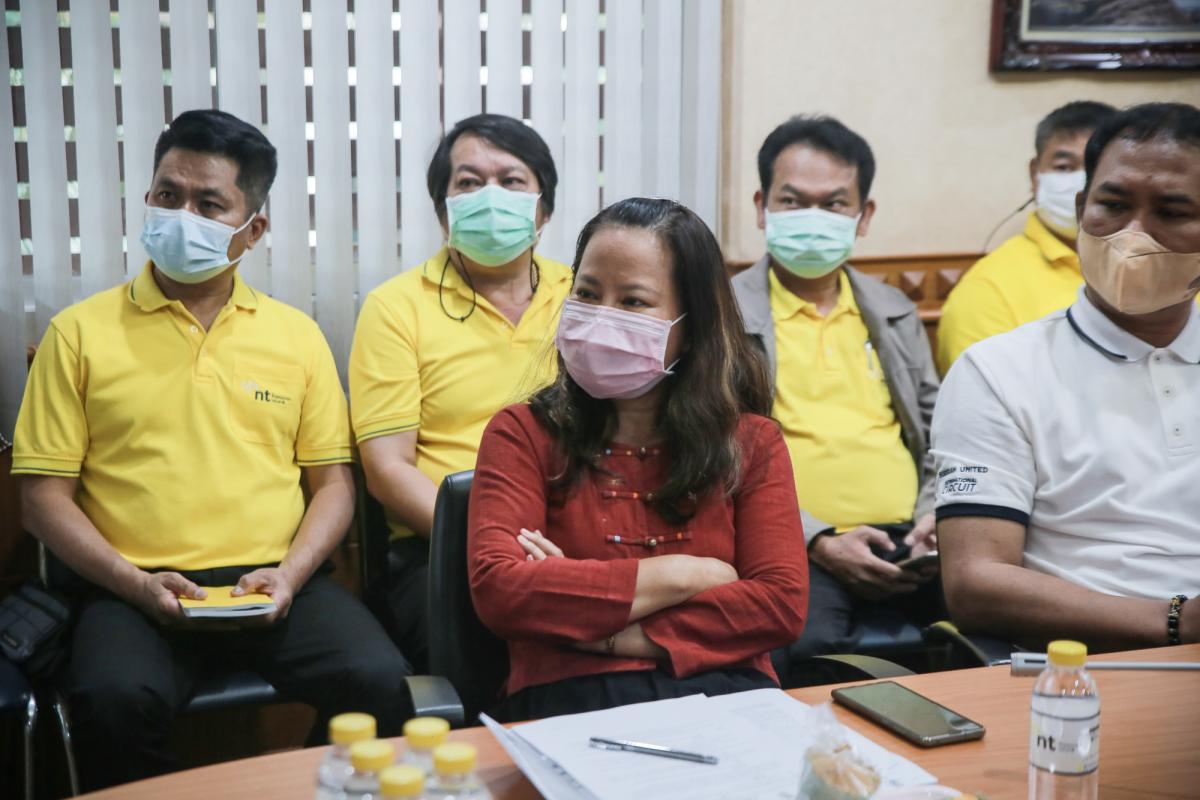 เข้าร่วมรับฟัง การนำเสนอรายละเอียด เทคโนโลยีด้านการสื่อสาร ที่สามารถนำมาใช้ในการบริหารจัดการองค์กร การประชาสัมพันธ์ การวางระบบควบคุมต่างๆ