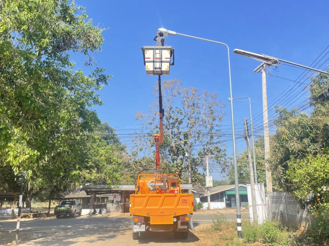 องค์การบริหารส่วนจังหวัดตาก ลงพื้นที่ปฏิบัติงานสำรวจและซ่อมแซมระบบไฟฟ้าแสงสว่าง