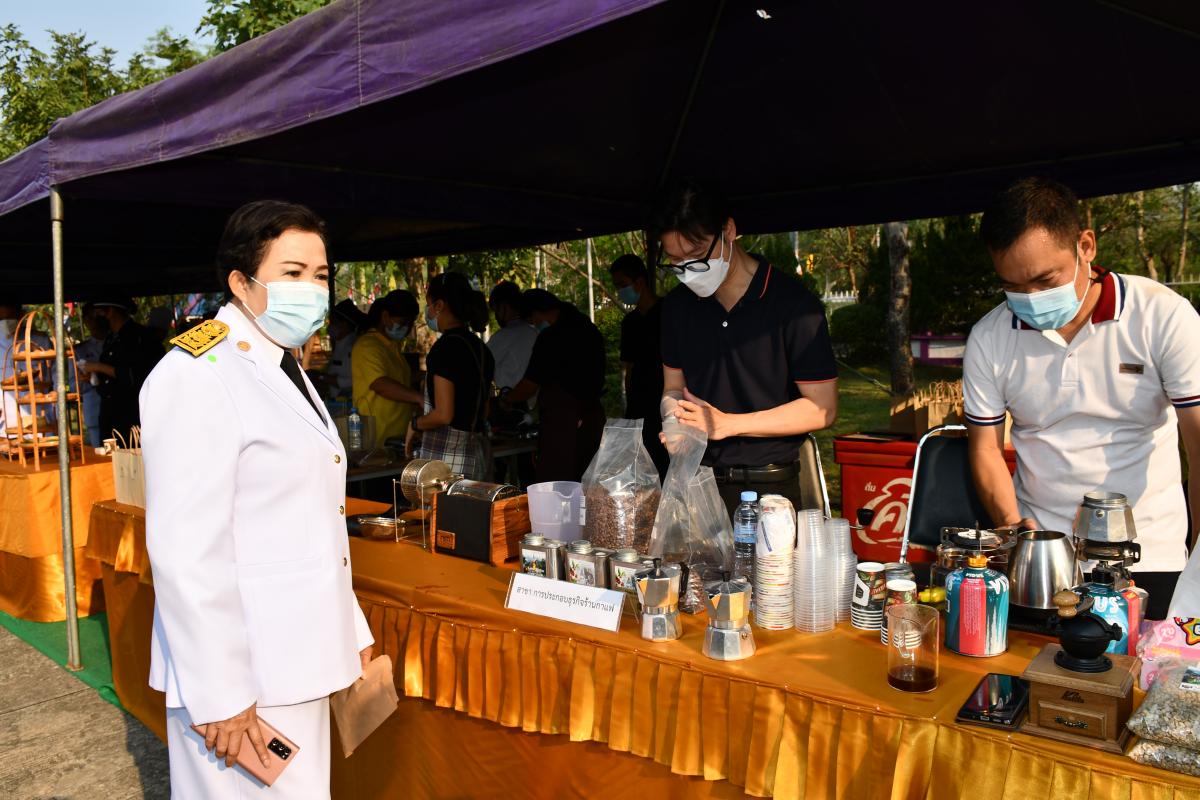 ปลัด อบจ.ตาก เข้าร่วมพิธีถวายเครื่องราชสักการะ พระบาทสมเด็จพระบรมชนกาธิเบศร มหาภูมิพลอดุลยเดชมหาราช บรมนาถบพิตร 