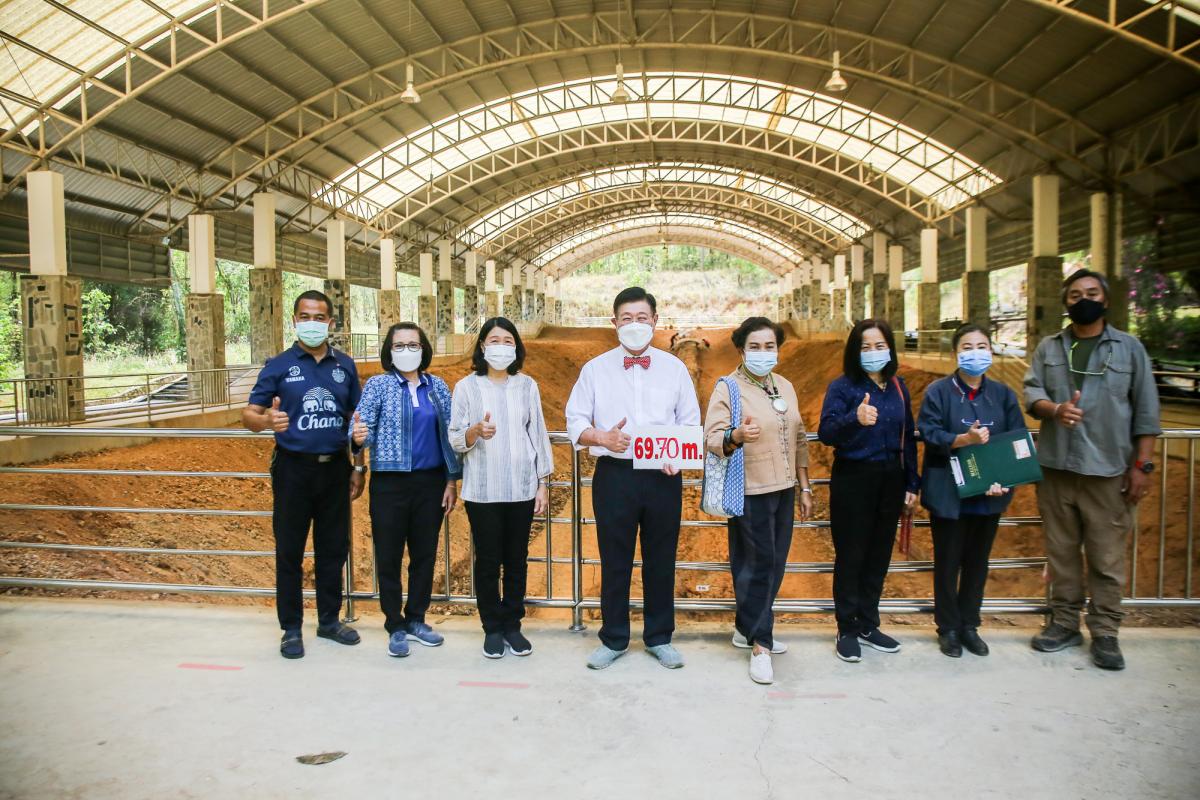 นายกองค์การบริหารส่วนจังหวัดตาก ในฐานะผู้อำนวยการอุทยานธรณีไม้กลายเป็นหินตาก พร้อมด้วยผู้บริหาร และหัวหน้าส่วนการงานองค์การบริหารส่วนจังหวัดตาก ร่วมเป็นสักขีพยานในการวัดความยาวของไม้กลายเป็นหินหลุมที่ 1 ร่วมกับกรมทรัพยากรธรณี ณ อุทยานแห่งชาติดอยสอยมาลัย-ไ