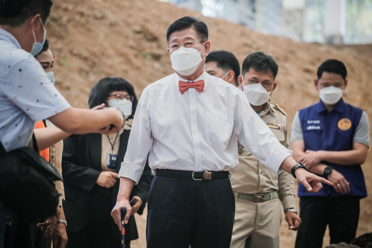 นายกองค์การบริหารส่วนจังหวัดตาก ในฐานะผู้อำนวยการอุทยานธรณีไม้กลายเป็นหินตาก พร้อมด้วยผู้บริหาร และหัวหน้าส่วนการงานองค์การบริหารส่วนจังหวัดตาก ร่วมเป็นสักขีพยานในการวัดความยาวของไม้กลายเป็นหินหลุมที่ 1 ร่วมกับกรมทรัพยากรธรณี ณ อุทยานแห่งชาติดอยสอยมาลัย-ไ