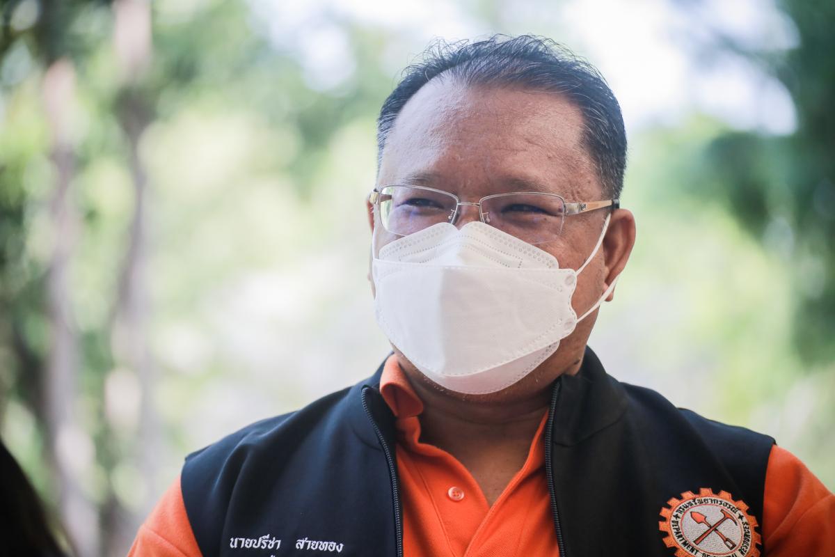 นายกองค์การบริหารส่วนจังหวัดตาก ในฐานะผู้อำนวยการอุทยานธรณีไม้กลายเป็นหินตาก พร้อมด้วยผู้บริหาร และหัวหน้าส่วนการงานองค์การบริหารส่วนจังหวัดตาก ร่วมเป็นสักขีพยานในการวัดความยาวของไม้กลายเป็นหินหลุมที่ 1 ร่วมกับกรมทรัพยากรธรณี ณ อุทยานแห่งชาติดอยสอยมาลัย-ไ