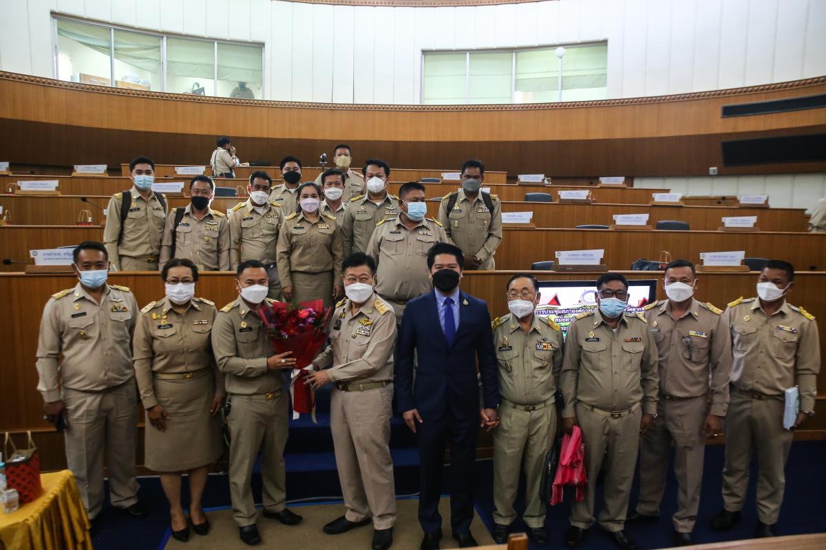 นายกองค์การบริหารส่วนจังหวัดตาก พร้อมคณะผู้บริหาร หัวหน้าส่วนการงาน องค์การบริหารส่วนจังหวัดตาก และสมาชิกสภาองค์การบริหารส่วนจังหวัดตาก ร่วมแสดงความยินดี