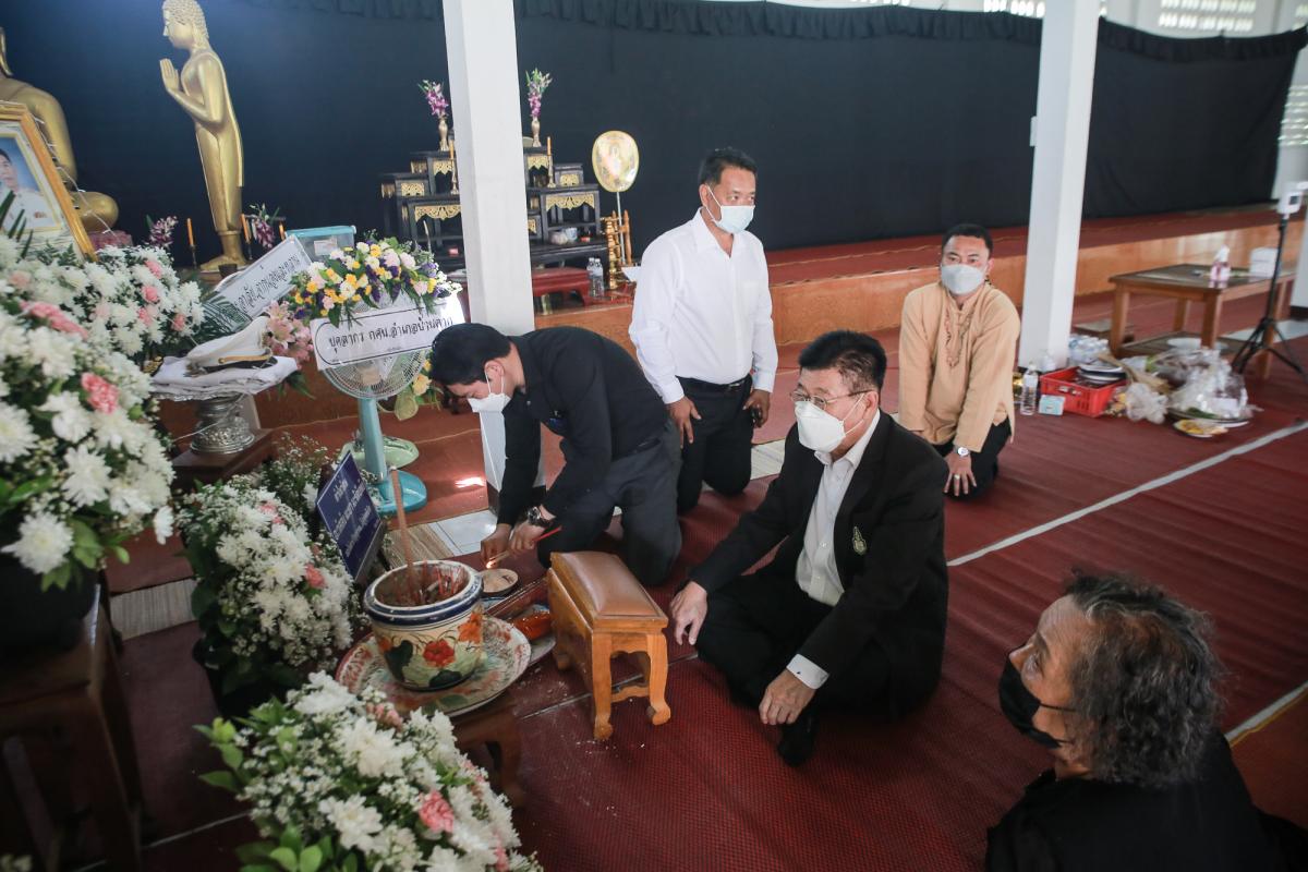เดินทางไปเคารพศพและวางพวงหรีด แสดงความเสียใจกับ ครอบครัว ของนายไพโรจน์ ยมเกิด อดีตสมาชิกสภาองค์การบริหารส่วนจังหวัดตาก เขต 1 อำเภอบ้านตาก