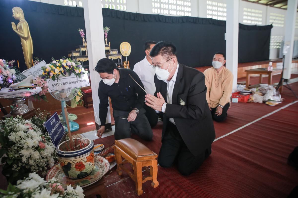 เดินทางไปเคารพศพและวางพวงหรีด แสดงความเสียใจกับ ครอบครัว ของนายไพโรจน์ ยมเกิด อดีตสมาชิกสภาองค์การบริหารส่วนจังหวัดตาก เขต 1 อำเภอบ้านตาก
