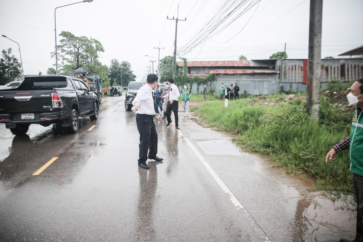 ลงพื้นที่ติดตามสถานการณ์น้ำท่วม ในพื้นที่อำเภอแม่สอด โดยได้ให้การสนับสนุน นำเครื่องสูบน้ำไปช่วยแก้ไขปัญหาน้ำท่วมขังในพื้นที่