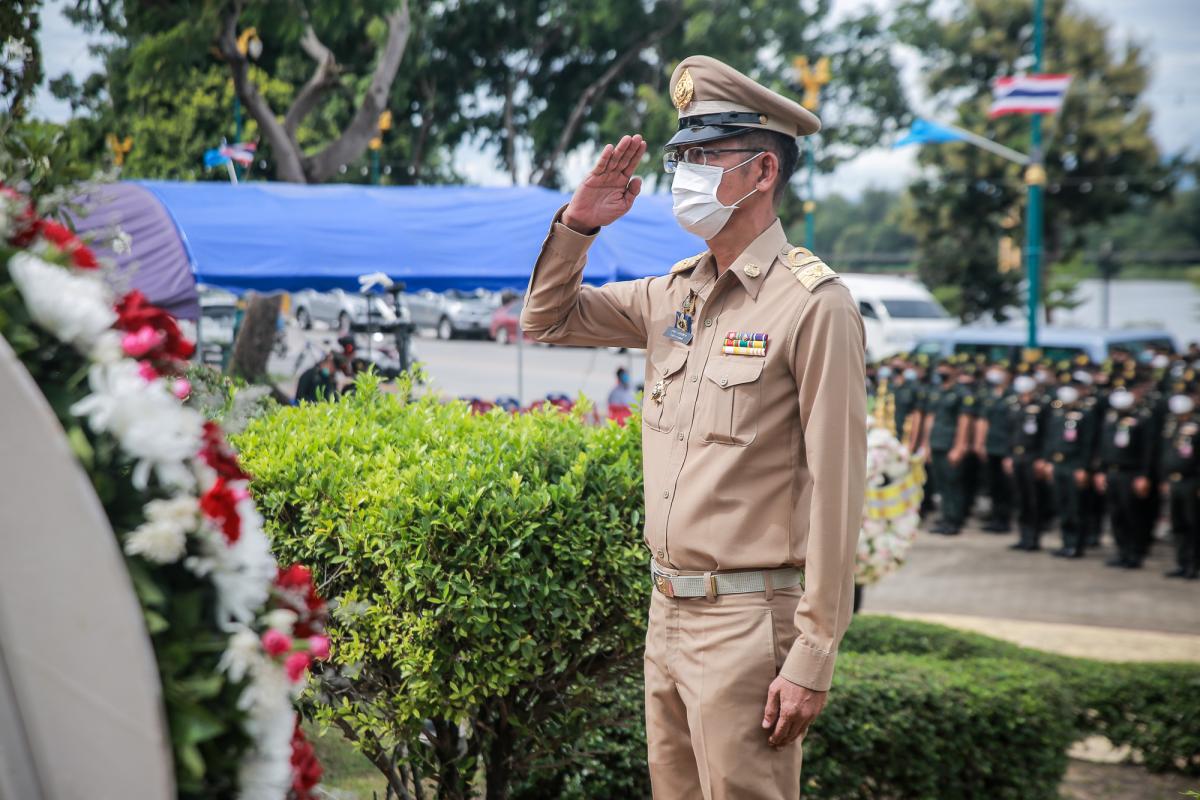 เข้าร่วมพิธีวางพวงมาลาเนื่องในวันคล้ายวันเกิดของ จอมพล ถนอม กิตติขจร