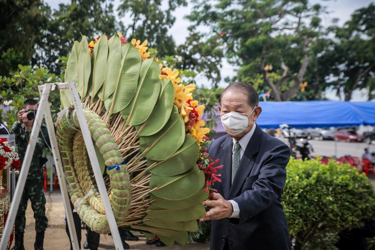 เข้าร่วมพิธีวางพวงมาลาเนื่องในวันคล้ายวันเกิดของ จอมพล ถนอม กิตติขจร