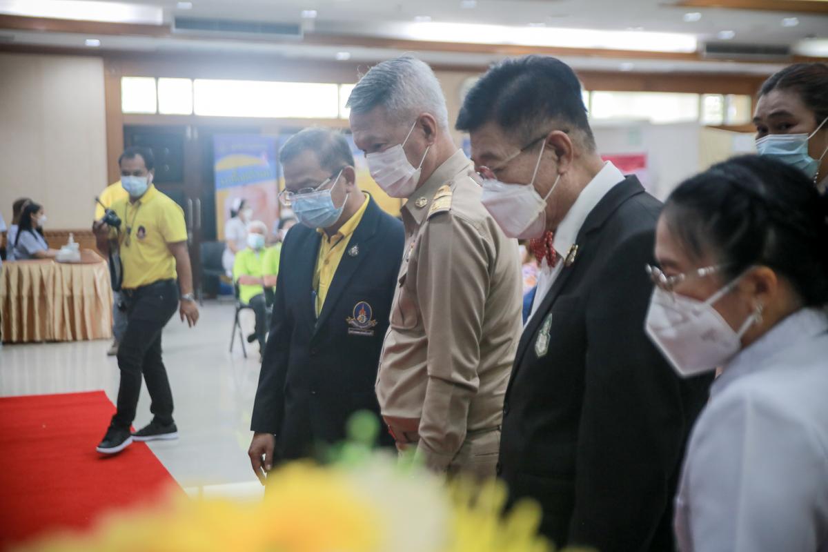 นายกองค์การบริหารส่วนจังหวัดตาก ร่วมเป็นเกียรติ และให้การกล่าวต้อนรับ ในพิธีเปิดโครงการคัดกรองมะเร็งเต้านม โดยเครื่องเอกซเรย์เต้านมเคลื่อนที่ (Mammogram) ในสตรีกลุ่มเสี่ยงและด้อยโอกาส
