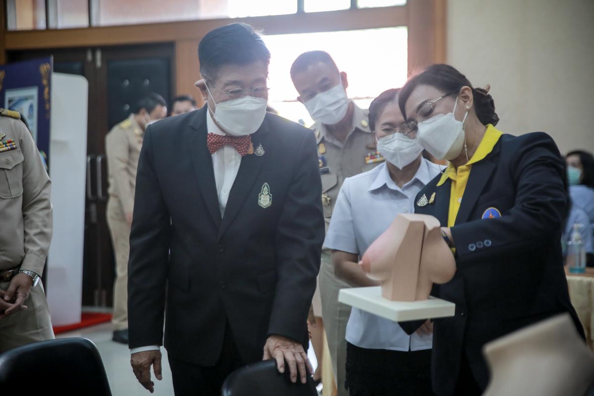 นายกองค์การบริหารส่วนจังหวัดตาก ร่วมเป็นเกียรติ และให้การกล่าวต้อนรับ ในพิธีเปิดโครงการคัดกรองมะเร็งเต้านม โดยเครื่องเอกซเรย์เต้านมเคลื่อนที่ (Mammogram) ในสตรีกลุ่มเสี่ยงและด้อยโอกาส
