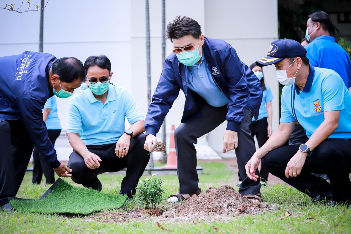 นายกองค์การบริหารส่วนจังหวัดตาก เป็นประธานในพิธีเปิดกิจกรรมปลูกต้นไม้ ตามโครงการท้องถิ่นปลูกป่าเฉลิมพระเกียรติ สมเด็จพระนางเจ้าสิริกิติ์ พระบรมราชินีนาถ พระบรมราชชนนีพันปีหลวง