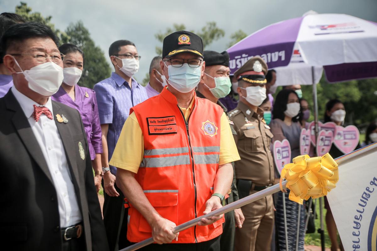 นายกองค์การบริหารส่วนจังหวัดตาก เข้าร่วมในพิธีลงนามความร่วมมือการรณรงค์ส่งเสริมการสวมหมวกนิรภัย 100 เปอร์เซ็นต์ ระหว่างจังหวัดตาก กับ หน่วยงานสังกัดกระทรวงต่างๆ จำนวน 22 หน่วยงาน