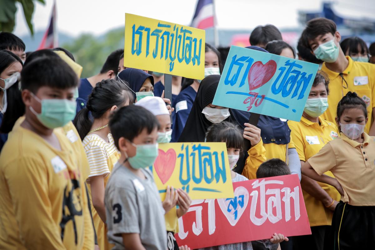 ายกองค์การบริหารส่วนจังหวัดตาก พร้อมด้วย ว่าที่ ดร.ฑีฆะพล ทวีเกื้อกูลกิจ รองนายกองค์การบริหารส่วนจังหวัดตาก ร่วมต้อนรับ พลเอกประวิตร วงษ์สุวรรณ รองนายกรัฐมนตรี และคณะ 