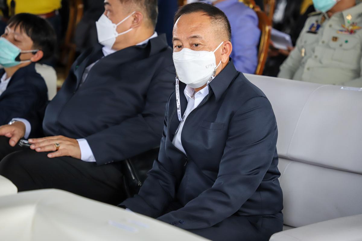 ายกองค์การบริหารส่วนจังหวัดตาก พร้อมด้วย ว่าที่ ดร.ฑีฆะพล ทวีเกื้อกูลกิจ รองนายกองค์การบริหารส่วนจังหวัดตาก ร่วมต้อนรับ พลเอกประวิตร วงษ์สุวรรณ รองนายกรัฐมนตรี และคณะ 