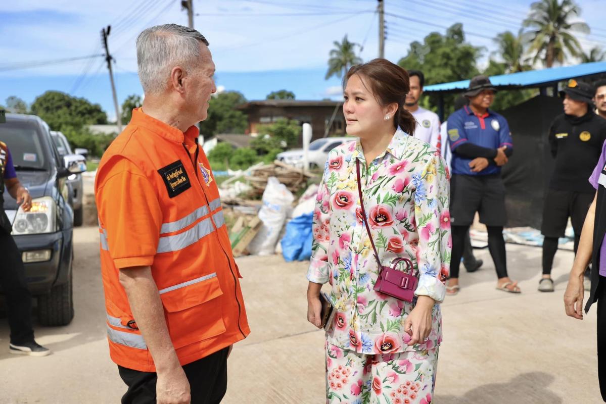 รองนายกองค์การบริหารส่วนจังหวัดตาก พร้อมทั้งหัวหน้าส่วนราชการ ที่เกี่ยวข้อง ลงพื้นที่ติดตามสถานการณ์ อุทกภัย